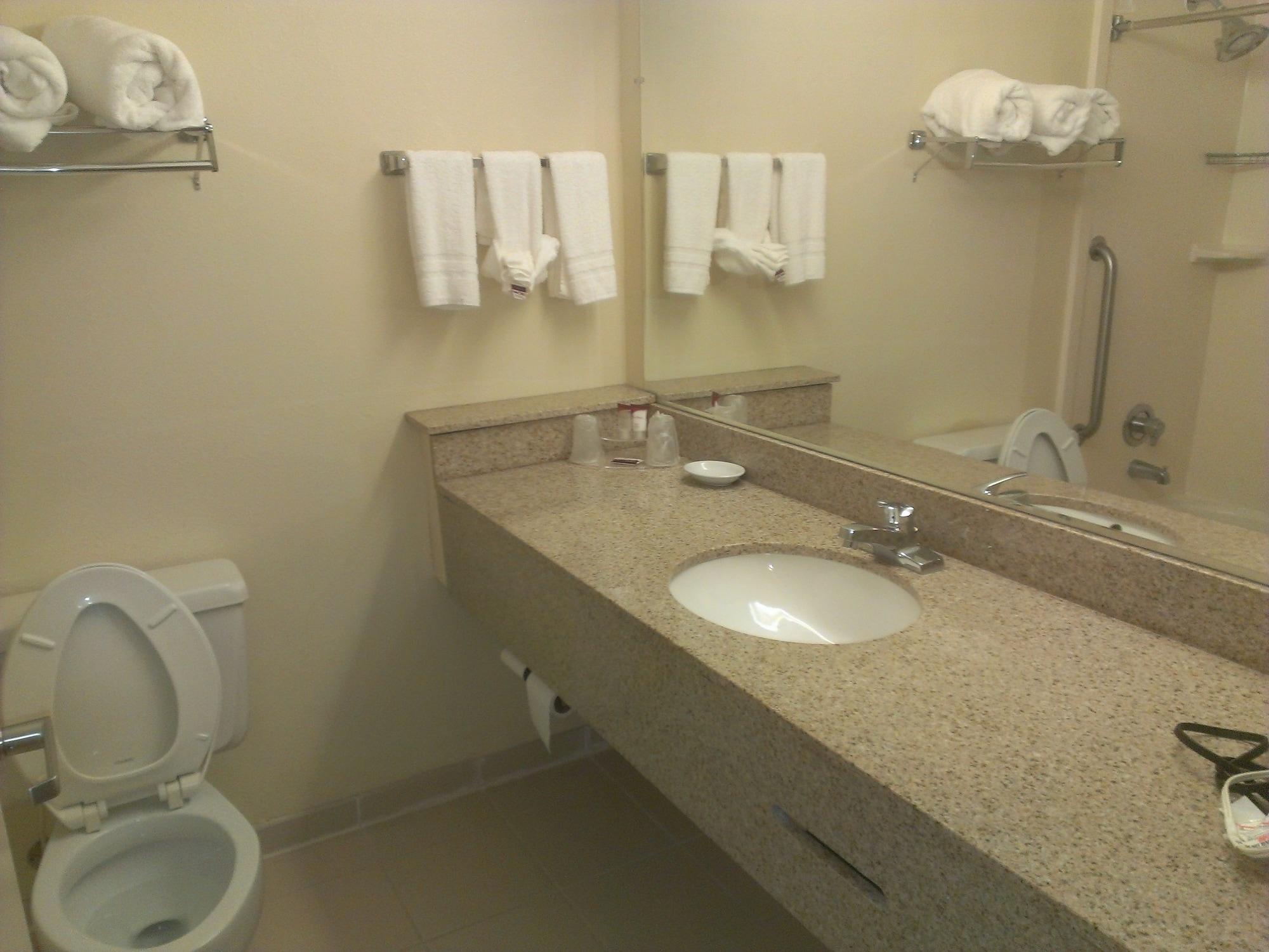 Hotel I-64 Richmond Dumbarton Esterno foto