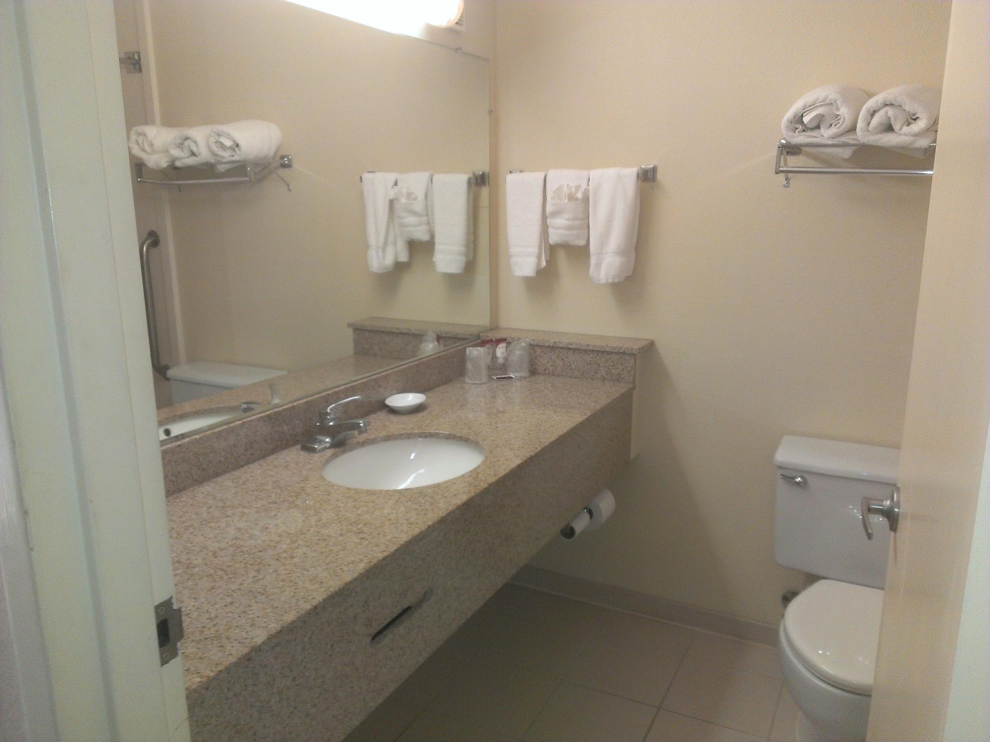 Hotel I-64 Richmond Dumbarton Esterno foto