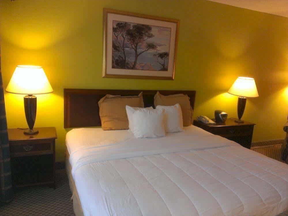 Hotel I-64 Richmond Dumbarton Esterno foto
